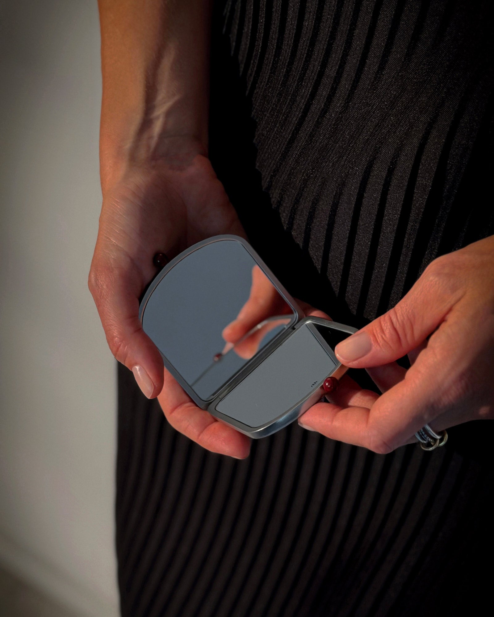 Clasp Compact